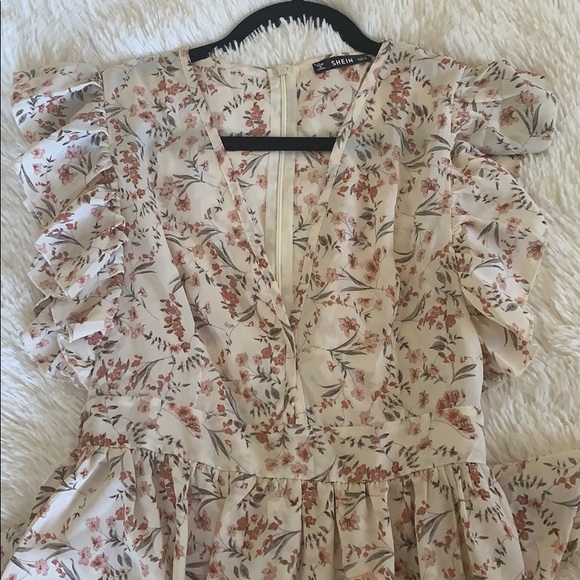 SHEIN Floral wrap dress with flutter sleeve - Picture 3 of 10